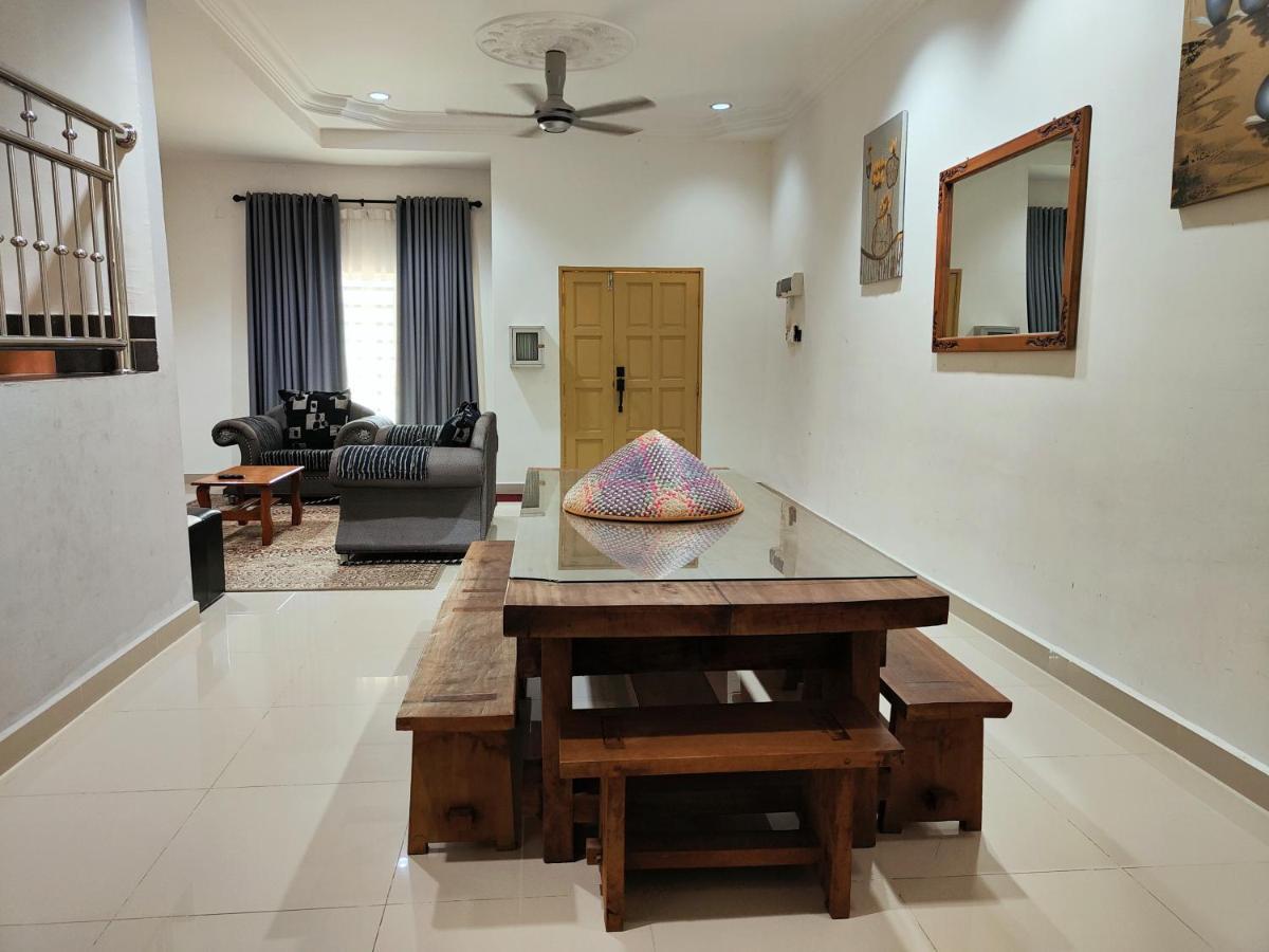 Homestay Roma Suite كُوالا تيرينغانو المظهر الخارجي الصورة