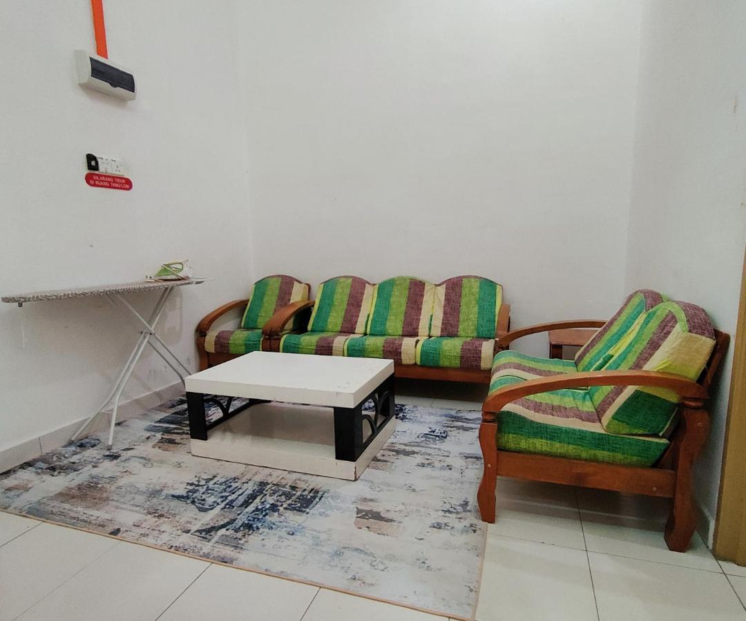 Homestay Roma Suite كُوالا تيرينغانو المظهر الخارجي الصورة