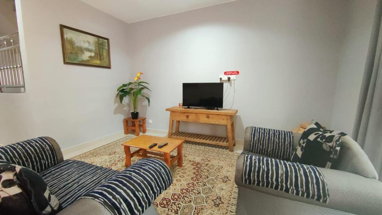 Homestay Roma Suite كُوالا تيرينغانو المظهر الخارجي الصورة