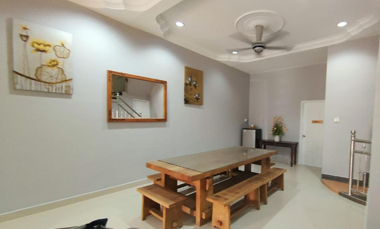 Homestay Roma Suite كُوالا تيرينغانو المظهر الخارجي الصورة
